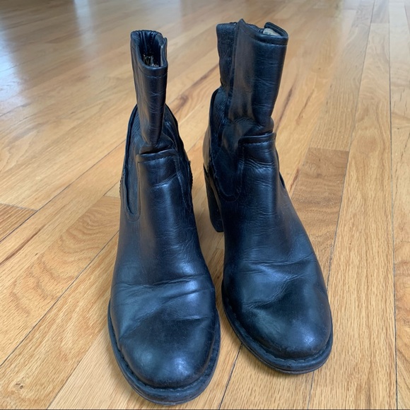 Frye Lucinda Leather Ankle Boot - Picture 6 of 8